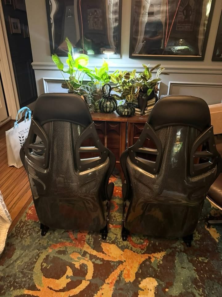 New unused never mounted Carrera GT style replica bucket seats - Image 3