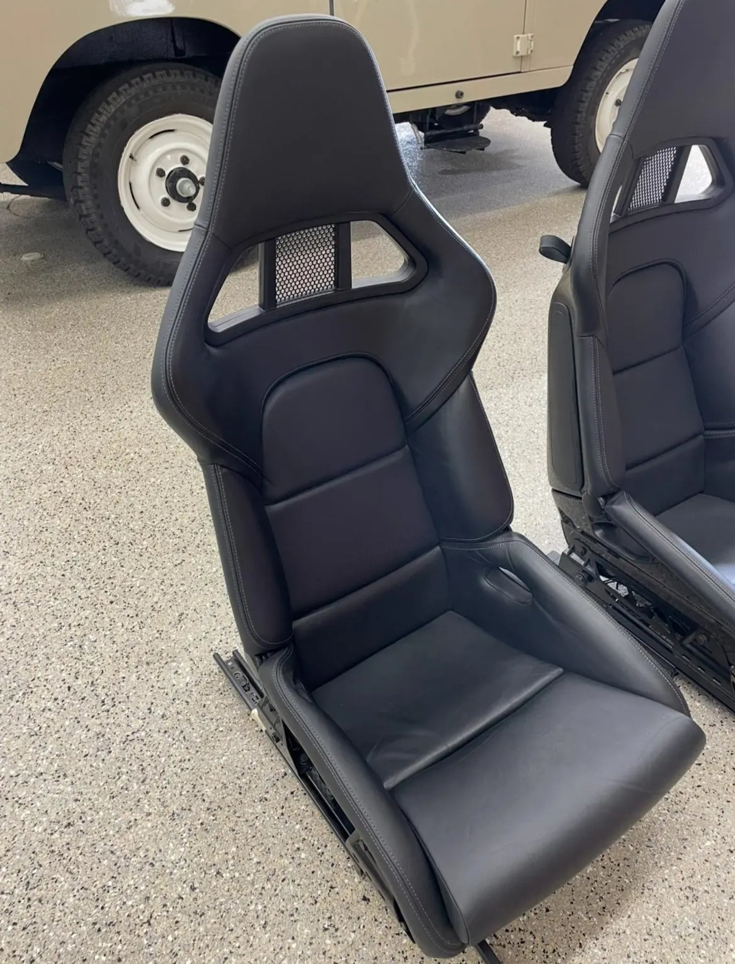 Porsche 997 Sport Bucket Seats - Image 4